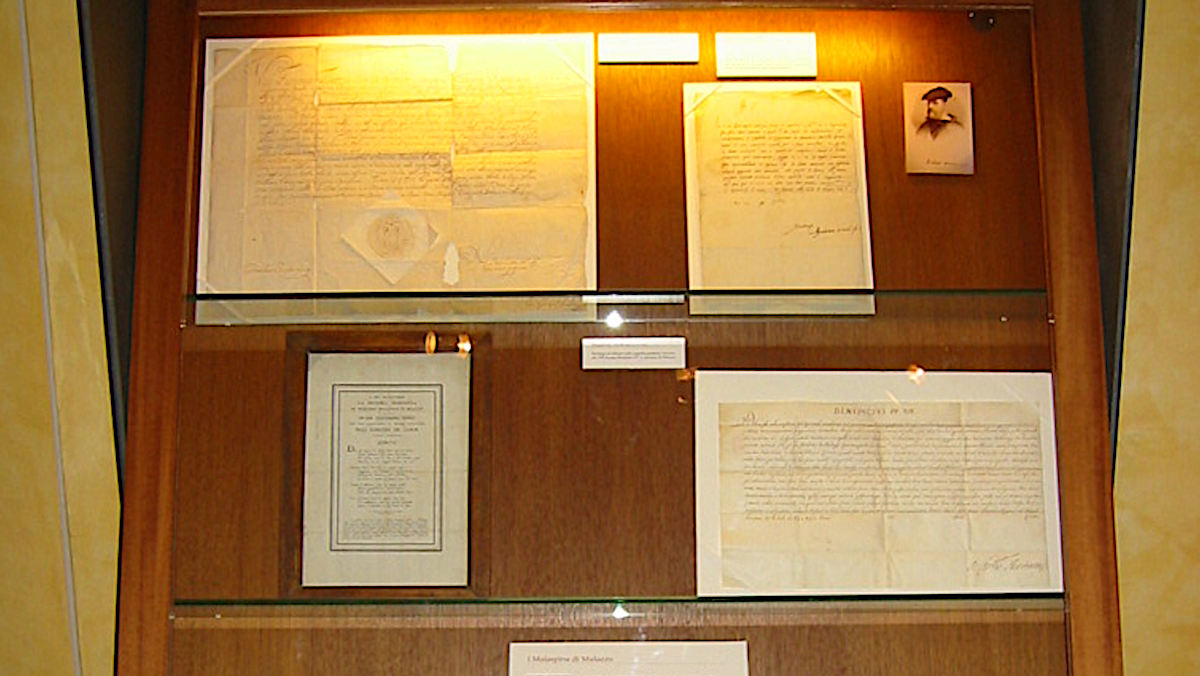 Archivio Museo dei Malaspina, vetrina con documenti